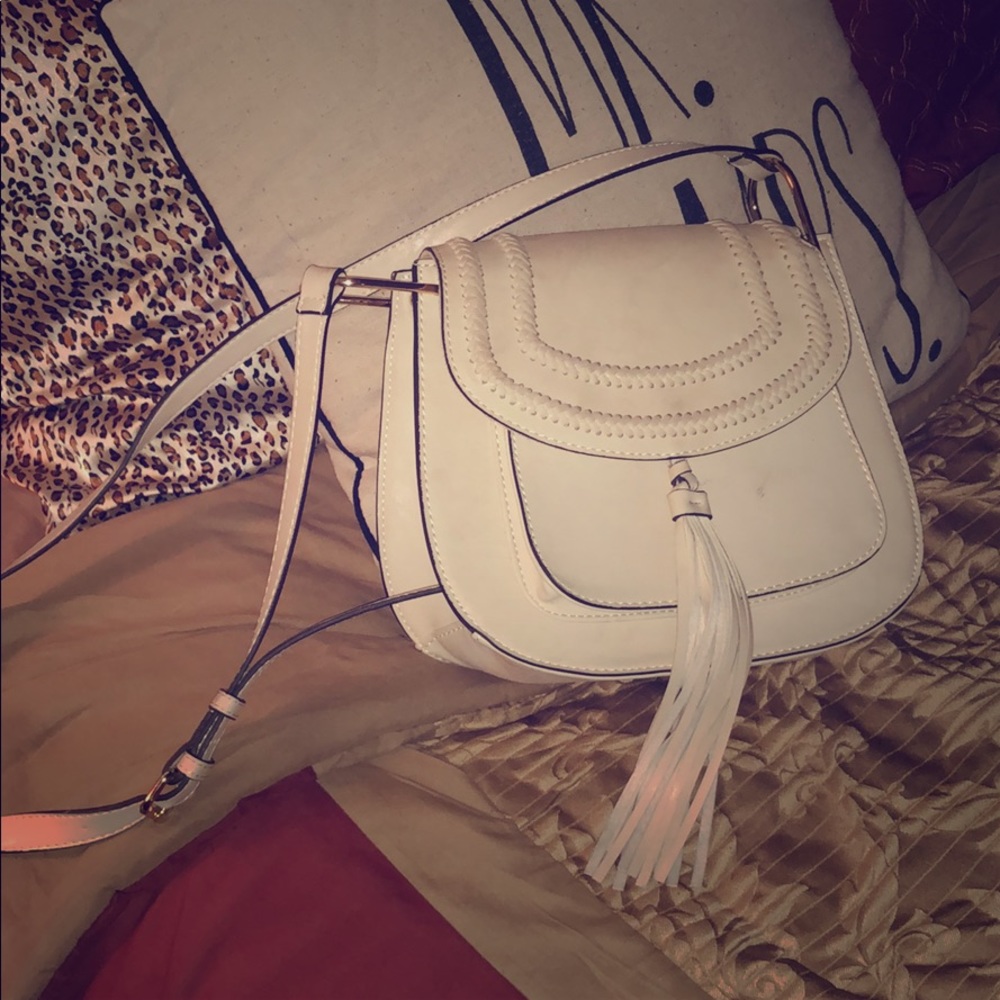 Crossbody tasseled bag